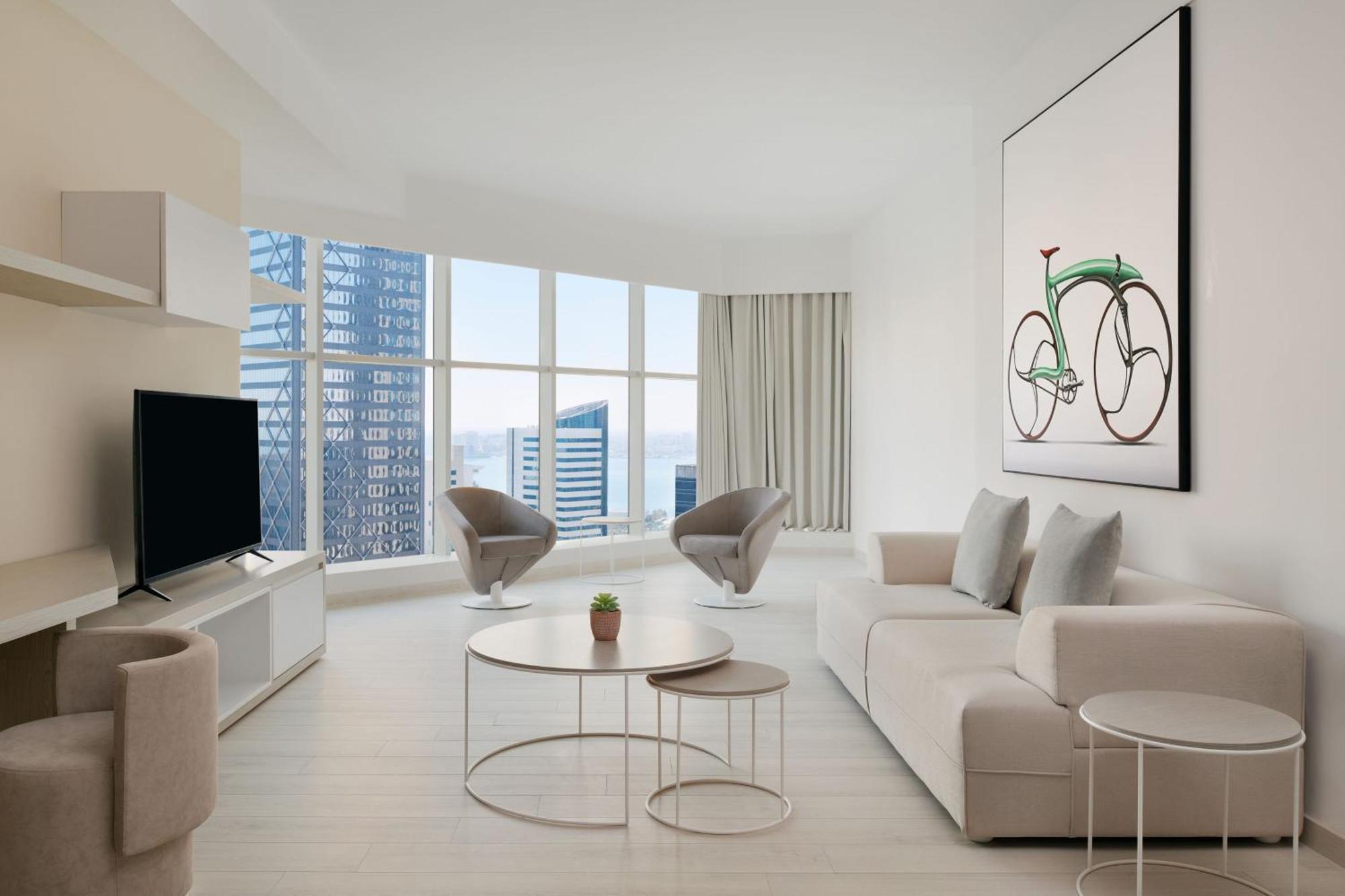 Hotel Element By Westin West Bay Ad-Dauha Zewnętrze zdjęcie A living room in a condominium